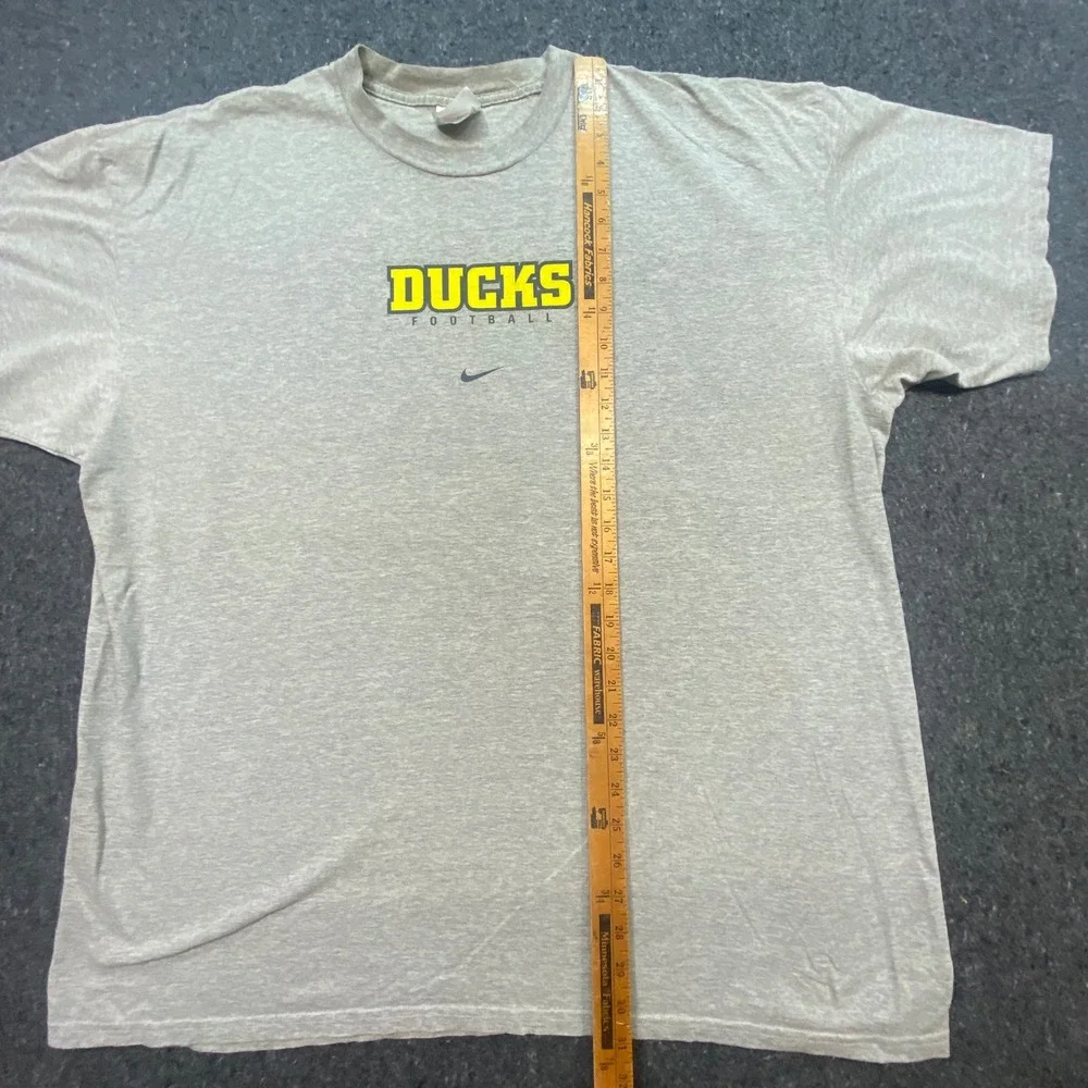 Nike Oregon Ducks Football Shirt Sz XXL Mens Gray Gorpcore Collegiate Swoosh Tee